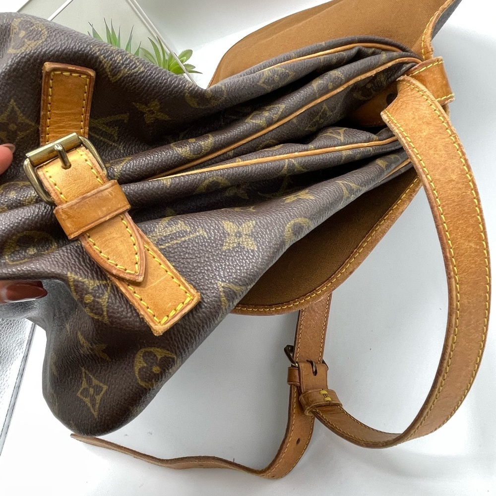 AUTHENTIC Louis Vuitton Monogram Saumur 43 - Picture 12 of 15